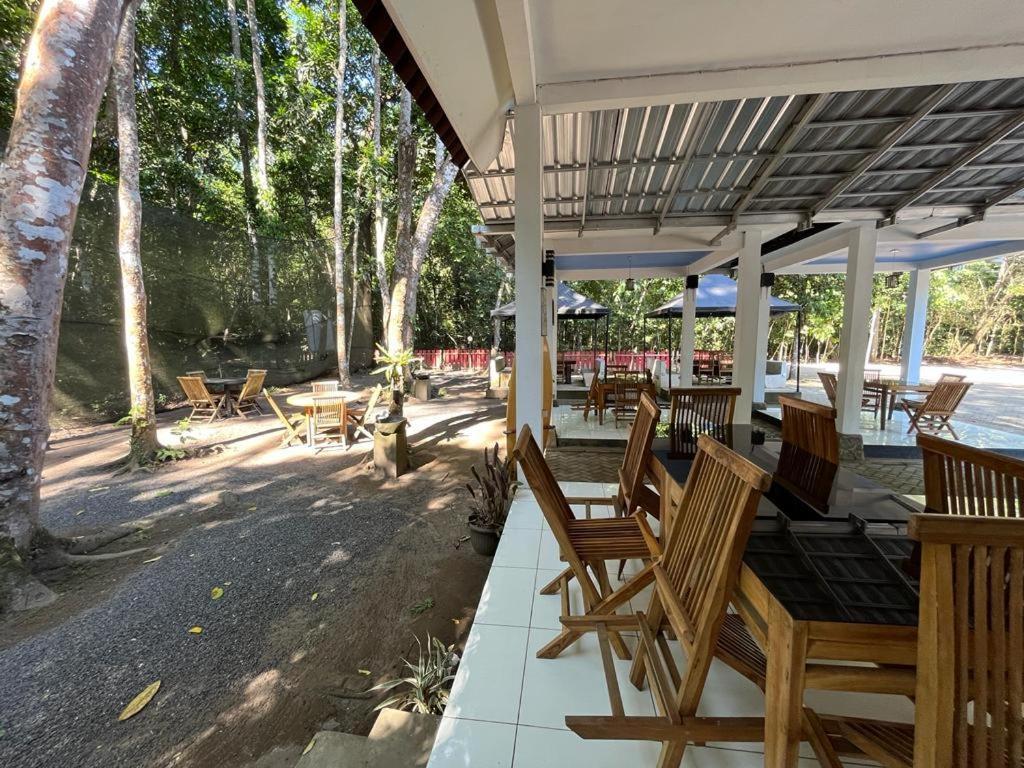 Capital O 92612 Penginapan D'Alas Purwo & Beachnearpadang Savana Sadengan Banyuwangi  Esterno foto